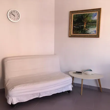 Val 'vlora Lungomare Apartment *