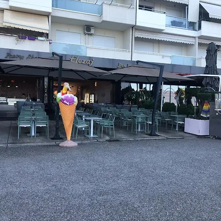 Val 'vlora Lungomare アパート